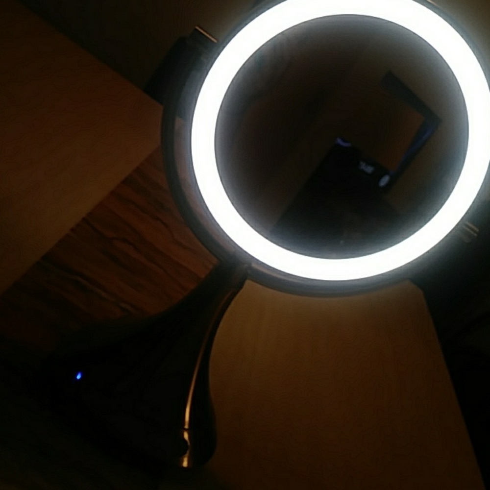 Vanity beauty mirror